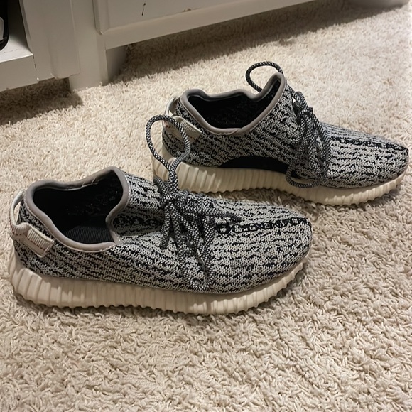 Yeezy Boost 350. Was told they are imitation. - Picture 2 of 4